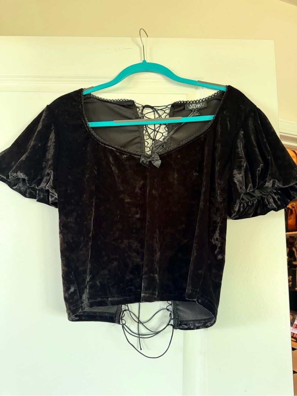 WIDOW NWT Black Velvet Lace-Up Back Crop Top